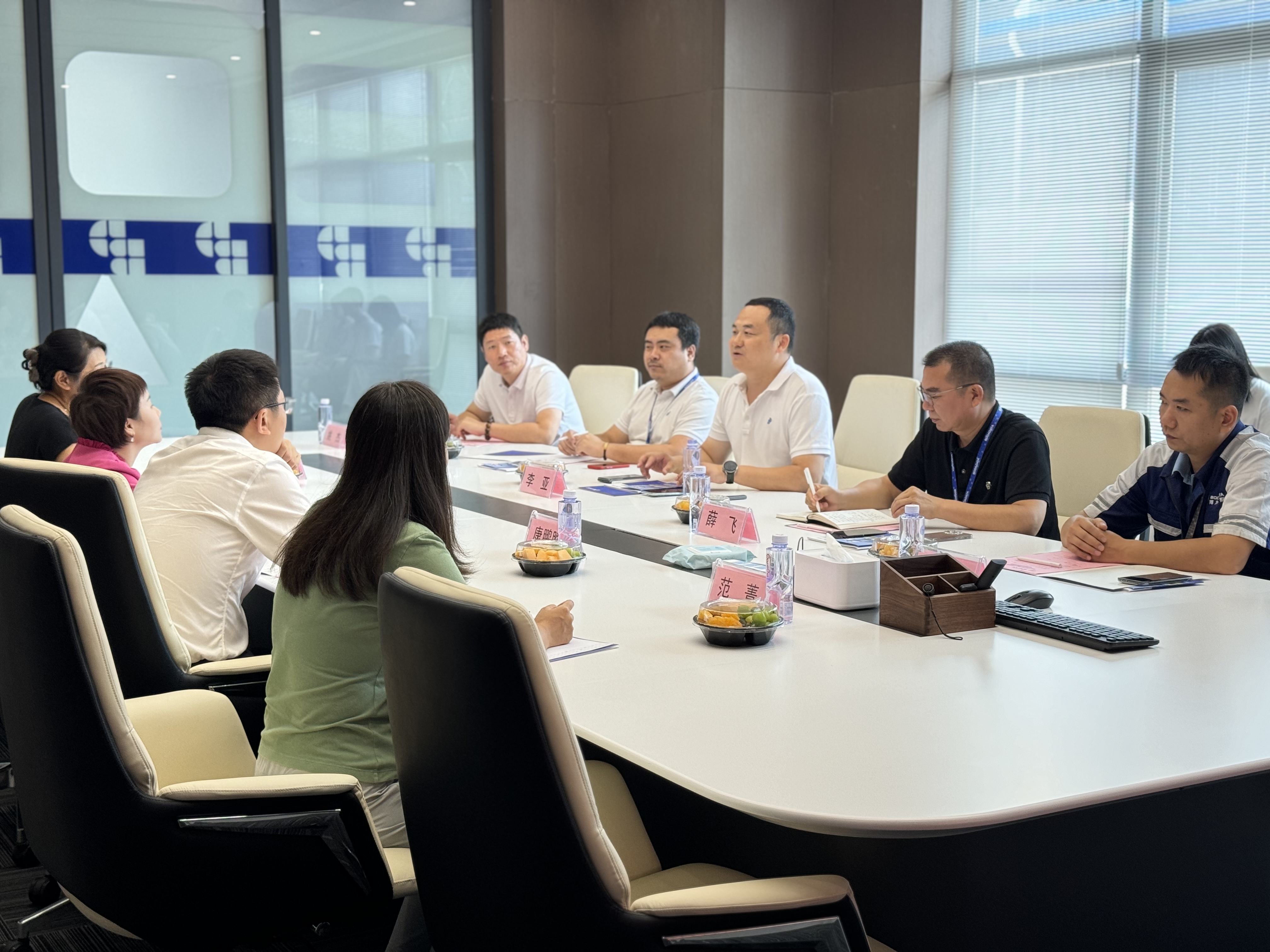 98722320.jpg 98722320.jpg